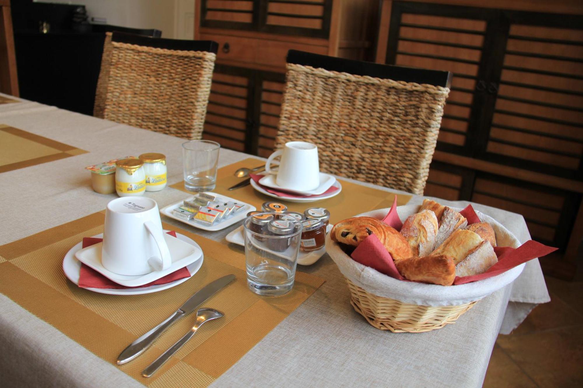 Domaine De La Tisnere Bed & Breakfast Gelos Luaran gambar